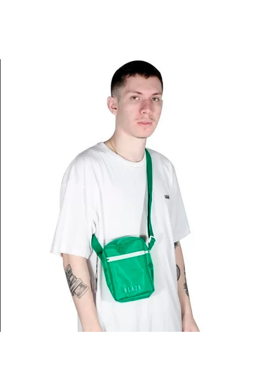 shoulder-bag-blaze-verde-look-masculino-branco