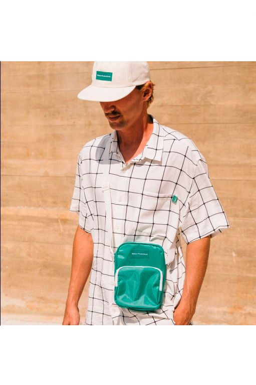 shoulder-bag-bolovo-verde-look-masculino