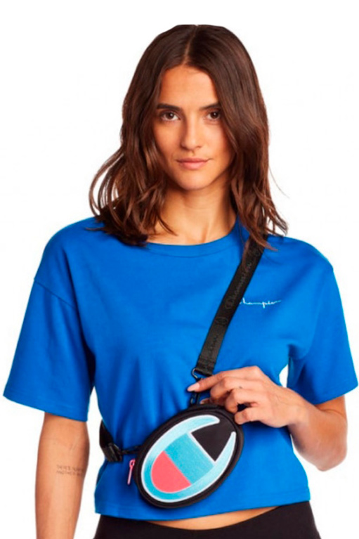shoulder-bag-champion-oval-camiseta-azul-look-feminino