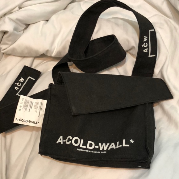 shoulder bag cold wall