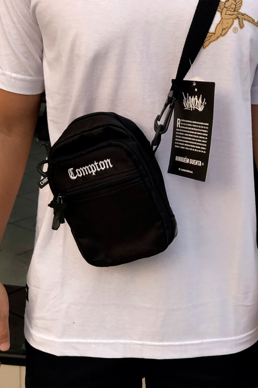 shoulder-bag-compton-preta-masculino-look