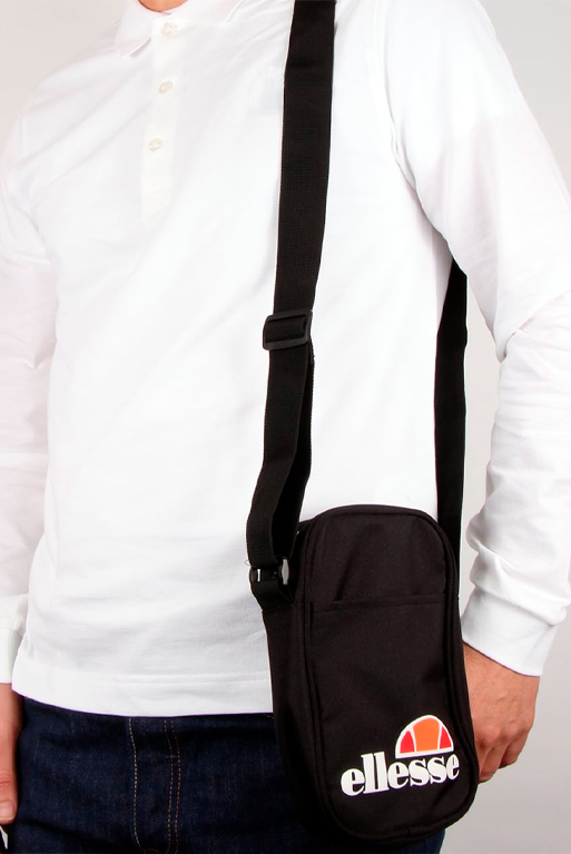 shoulder-bag-ellese-preto-look-masculino