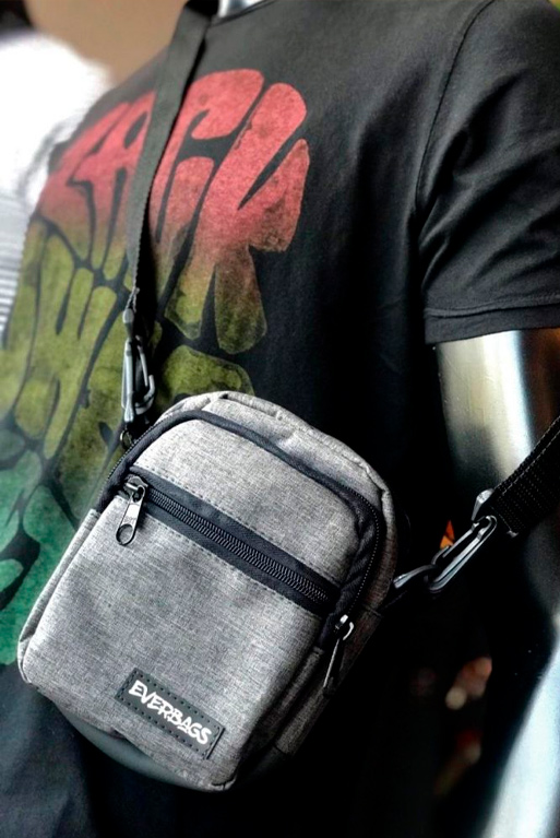 shoulder-bag-everbags-cinza-look-masculino