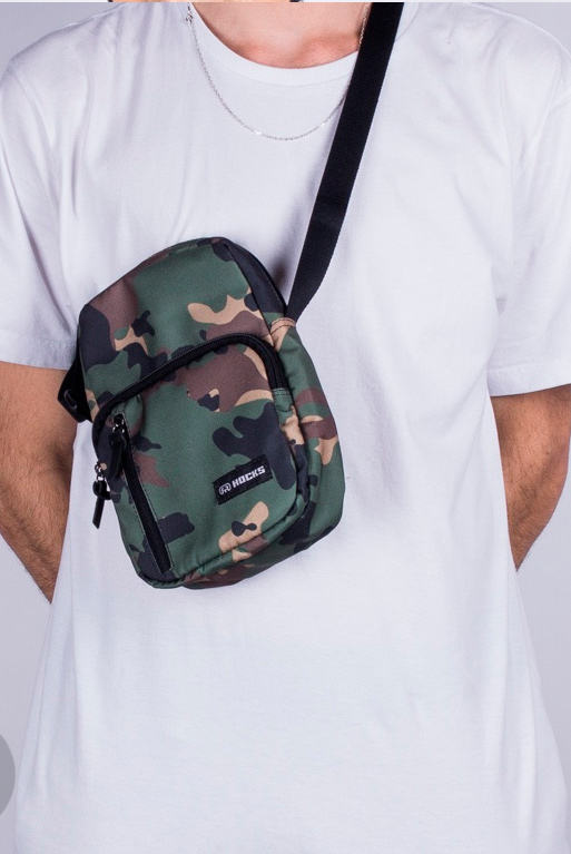 shoulder-bag-hocks-camuflada-camiseta-branca