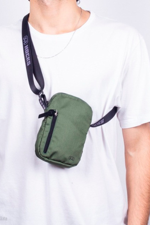 shoulder-bag-hocks-verde-camiseta-branca