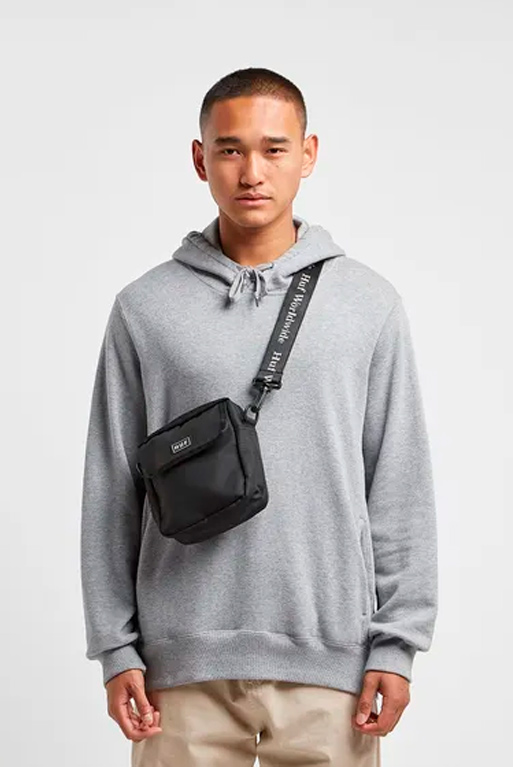 shoulder-bag-huf-preta-blusa-cinza-masculino