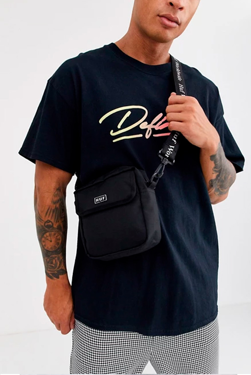 shoulder-bag-huf-preta-camiseta-preta