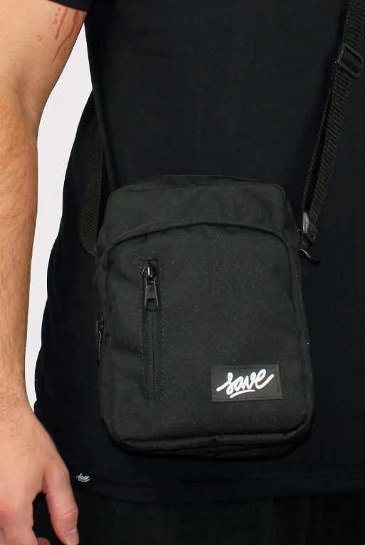 shoulder-bag-save-preta-look-masculino